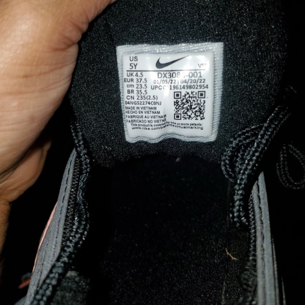 Nike - Picture 4 of 7